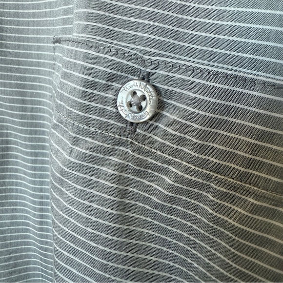 Travis Mathew Men's XL Gray Striped Short Sleeve Button-Up Shirt Cotton Golf - Picture 4 of 11